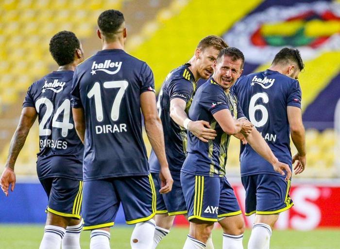 Fenerbahçede Emre Belözoğlu belirsizliği İdmanlarda yer almadı...