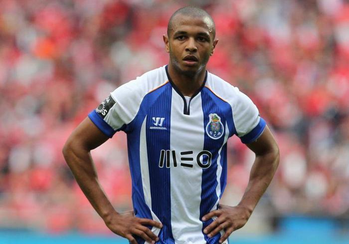 Galatasarayın rakibi Portoda Yacine Brahimi krizi