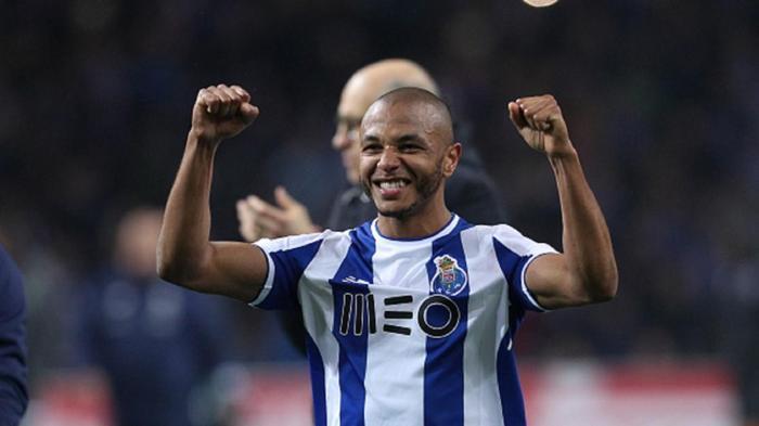 Galatasarayın rakibi Portoda Yacine Brahimi krizi
