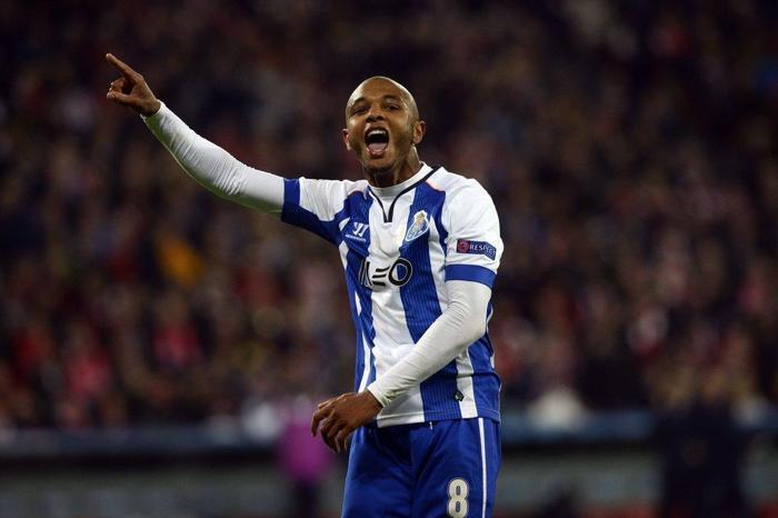 Galatasarayın rakibi Portoda Yacine Brahimi krizi