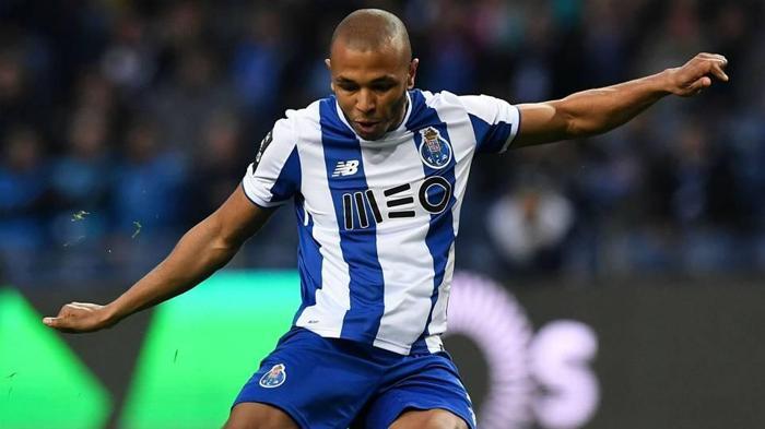 Galatasarayın rakibi Portoda Yacine Brahimi krizi