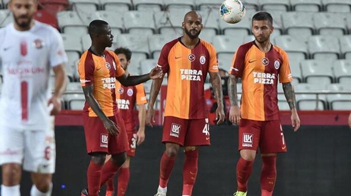 Galatasarayda sıcak gelişme İşte Fatih Terimin Arda Turan kararı