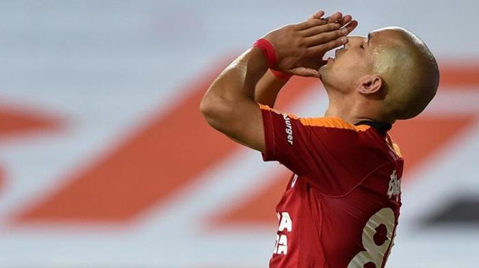 Galatasarayda sıcak gelişme İşte Fatih Terimin Arda Turan kararı