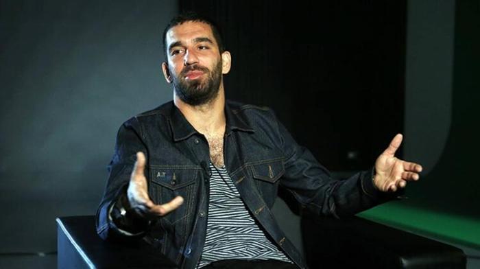 Galatasarayda sıcak gelişme İşte Fatih Terimin Arda Turan kararı