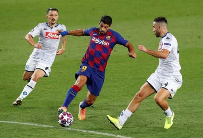 Cüneyt Çakır Barcelona - Napoli maçına damgasını vurdu İşte o kararlar