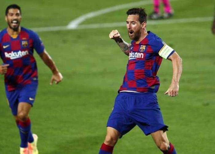 Cüneyt Çakır Barcelona - Napoli maçına damgasını vurdu İşte o kararlar