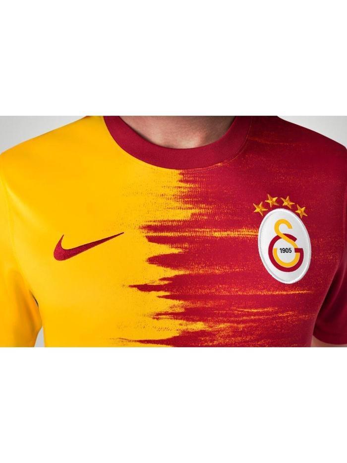 SON DAKİKA Galatasaray yeni sezon formalarını satış çıkarıldı