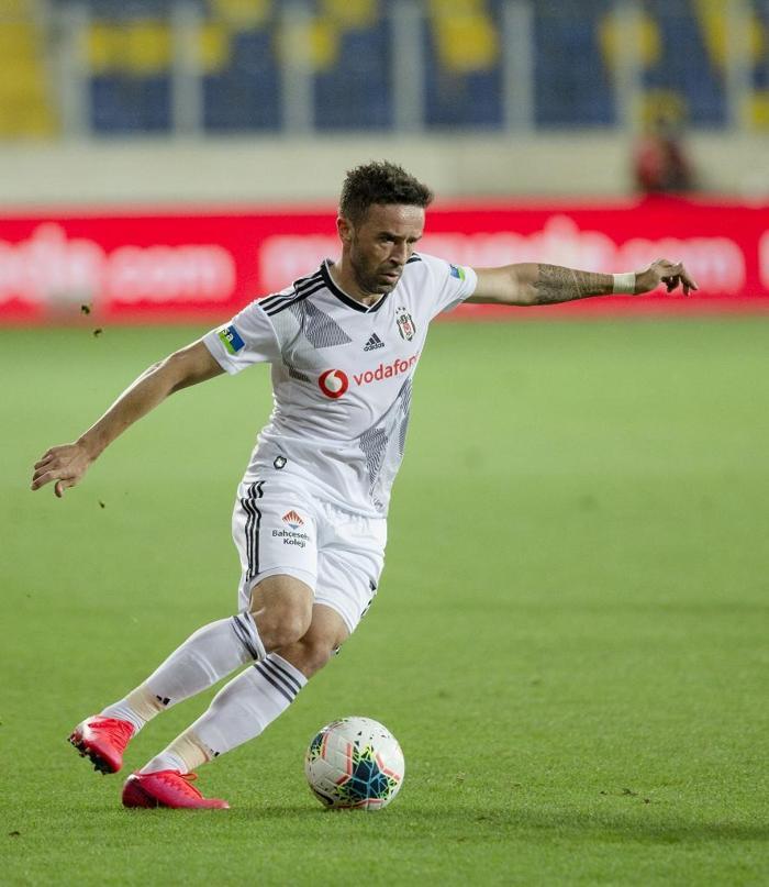 Son dakika transfer haberi Beşiktaş ve Fenerbahçe arasında Gökhan Gönül savaşı