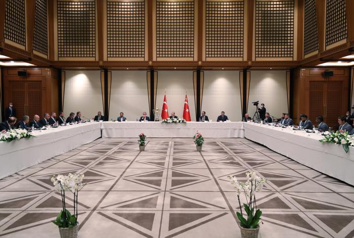 Cumhurbaşkanı Erdoğan, şampiyon Başakşehiri kabul etti