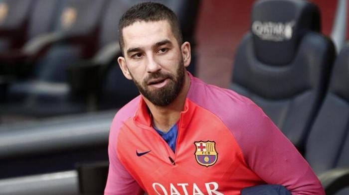 Galatasarayda sıcak gelişme İşte Fatih Terimin Arda Turan kararı