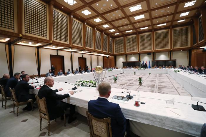 Cumhurbaşkanı Erdoğan, şampiyon Başakşehiri kabul etti