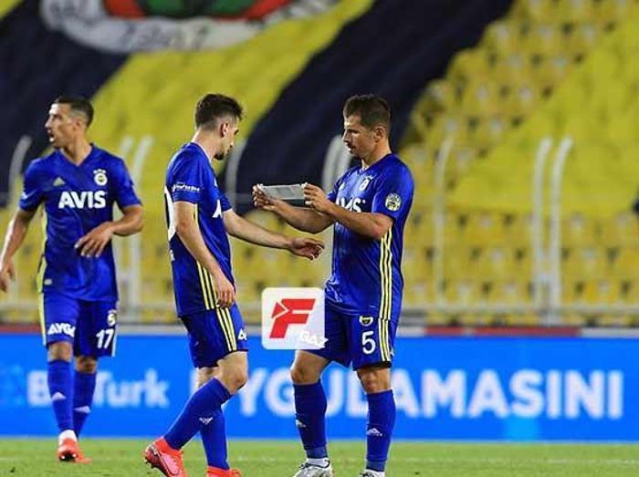 Fenerbahçe ve Türk futbolundan Emre Belözoğlu geçti Ömer Faruk Beyaz...
