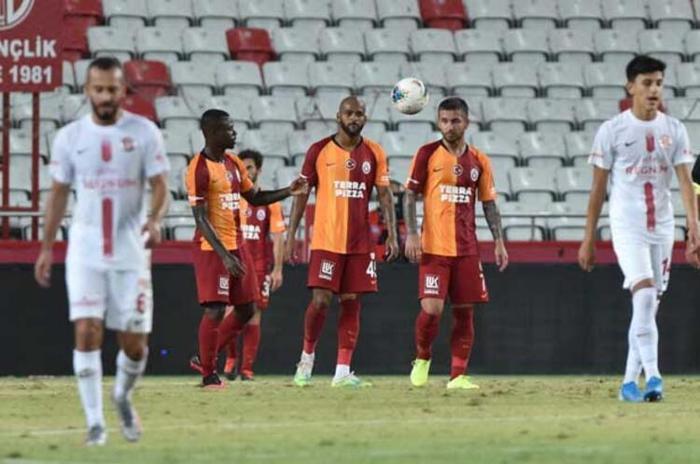 Galatasarayda son dakika gelişmesi Bir ayrılık daha
