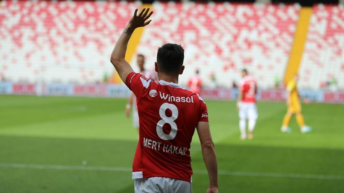 Mert Hakan Yandaşın imza parası Fenerbahçeyi zora soktu