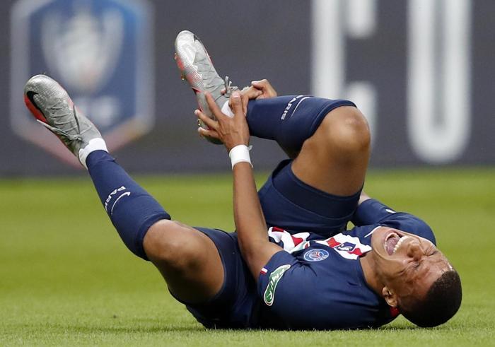 PSG, Kylian Mbappenin sakatlığıyla sarsıldı Gözyaşlarını tutamadı...
