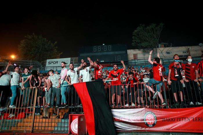 Karagümrük yanıyor Fatih Karagümrük taraftarı şampiyonluğu doyasıya kutladı
