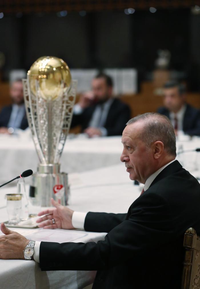 Cumhurbaşkanı Erdoğan, şampiyon Başakşehiri kabul etti