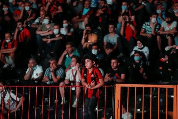 Karagümrük yanıyor Fatih Karagümrük taraftarı şampiyonluğu doyasıya kutladı