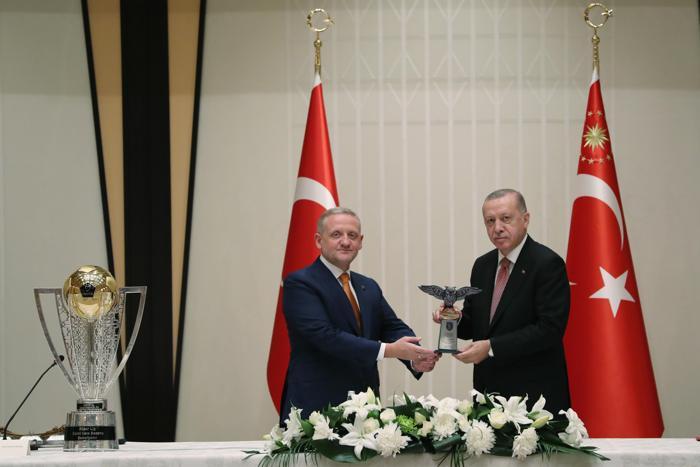 Cumhurbaşkanı Erdoğan, şampiyon Başakşehiri kabul etti