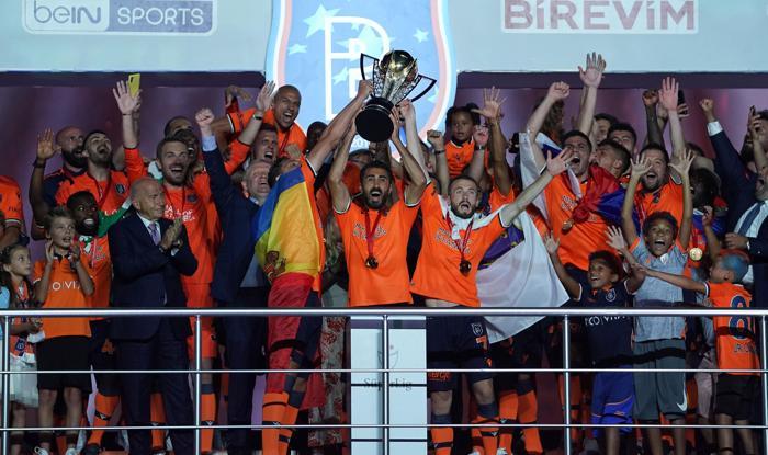 Süper Lig şampiyonu Başakşehir kupasına kavuştu