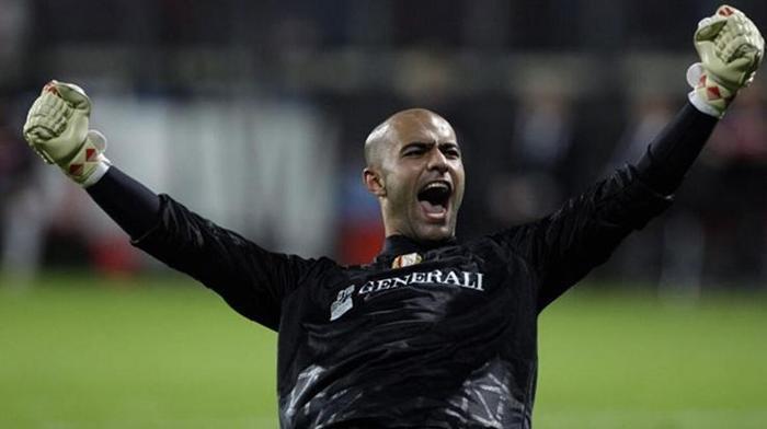 Sinan Bolat (S. Liege 2008-09, C. Brugge 2016-17)