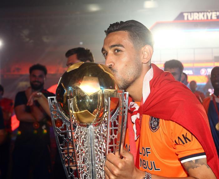 Süper Lig şampiyonu Başakşehir kupasına kavuştu