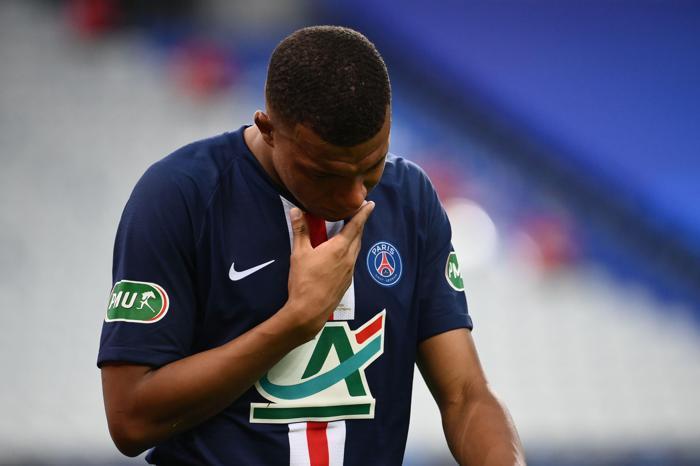 PSG, Kylian Mbappenin sakatlığıyla sarsıldı Gözyaşlarını tutamadı...