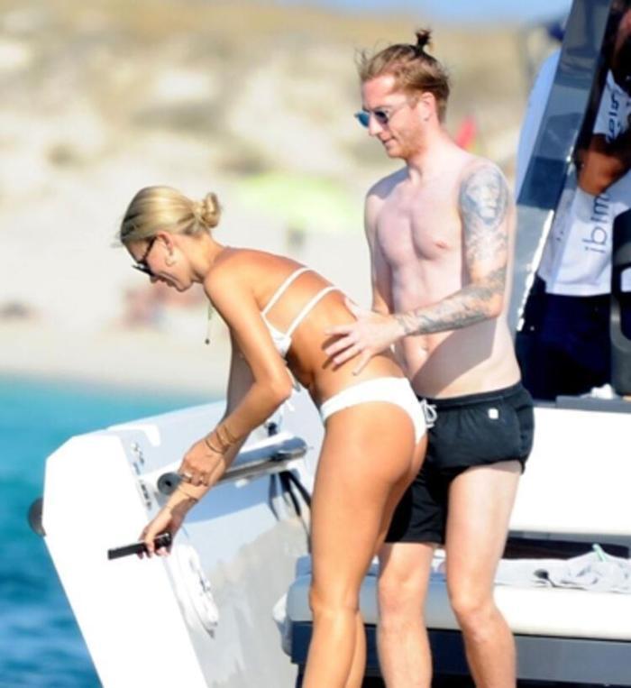Marco Reus, sevgilisi Scarlett Gartmannla tatilde