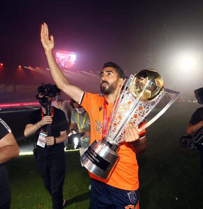Süper Lig şampiyonu Başakşehir kupasına kavuştu
