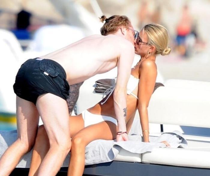 Marco Reus, sevgilisi Scarlett Gartmannla tatilde