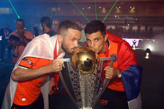 Süper Lig şampiyonu Başakşehir kupasına kavuştu