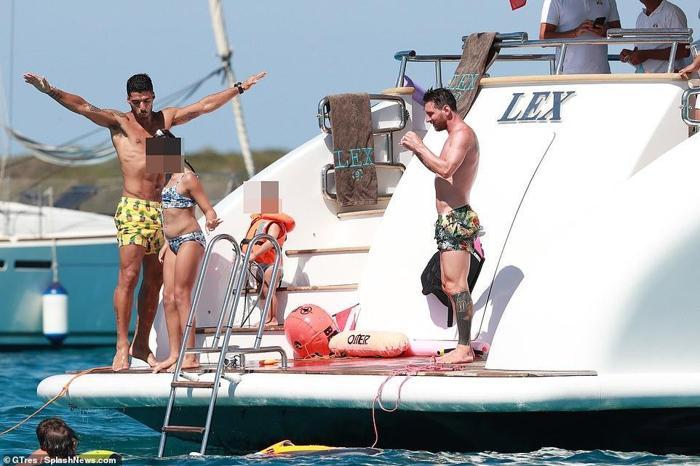 Lionel Messi ve Luis Suarez, aileleriyle birlikte tatilde
