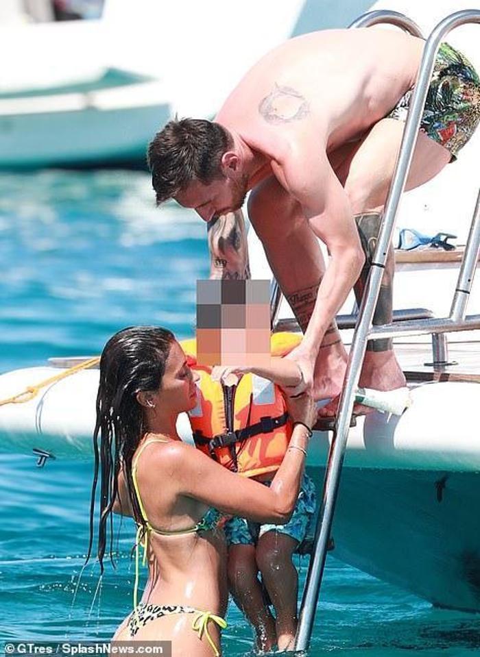 Lionel Messi ve Luis Suarez, aileleriyle birlikte tatilde