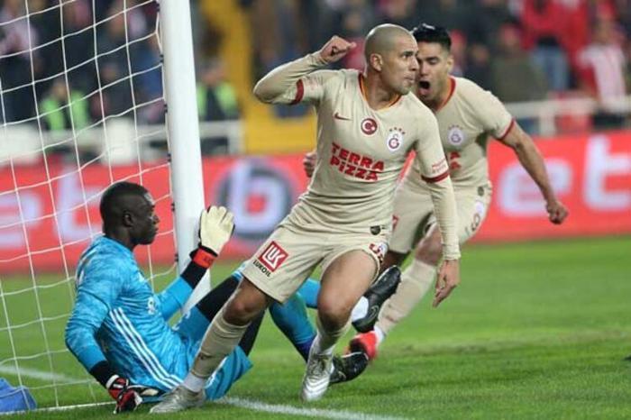 Son dakika Galatasaray transfer haberleri Feghouli ve Belhandanın bonservis uyanıklığı...