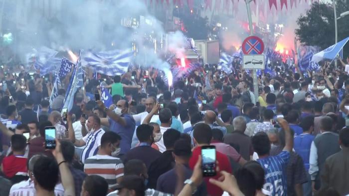 Süper Lig bileti geldi, Erzurumspor taraftarı büyük bir sevinç yaşadı