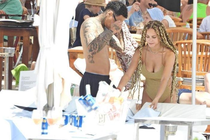 🇹🇷 Rose Bertram & Gregory van der Wiel çifti doğacak kız çocukları için  Baby Shower düzenledi. 🇺🇸 Rose Bertram & Gregory van der Wiel…