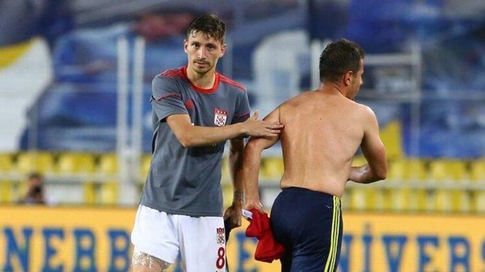 Fenerbahçe - Sivasspor maçı sonrası Emre ve Mert Hakan Yandaş...