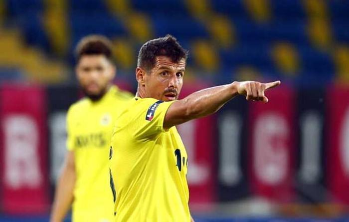 Fenerbahçede Emre Belözoğlu ve Volkan Demirelin kararları damga vurdu