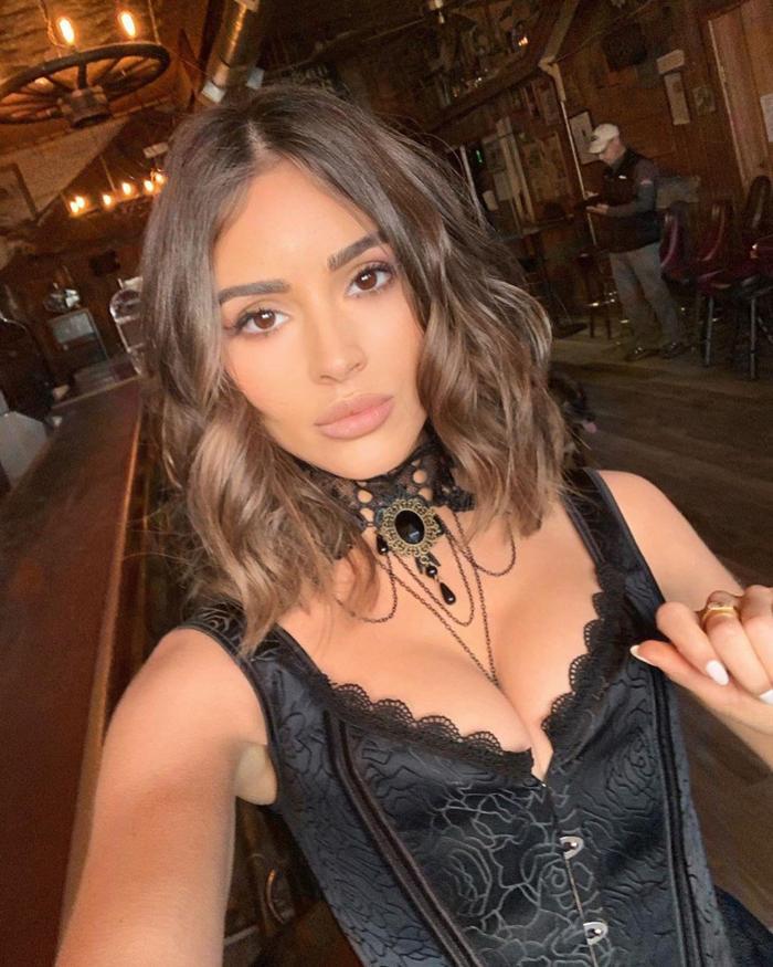 Christian McCaffreyın eşi Olivia Culpo kamera arkasını paylaştı