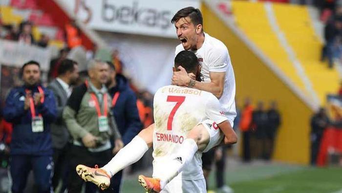 EMRE İKNA ETTİ