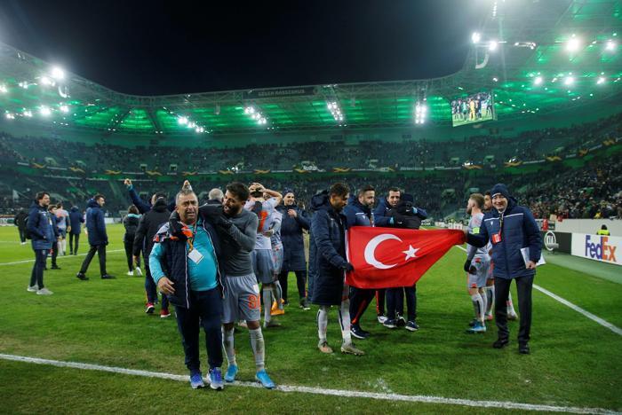 Borussia Parktan Başakşehir geçti