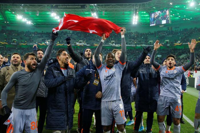 Borussia Parktan Başakşehir geçti