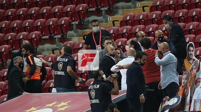 Galatasaray - Gaziantep maçında kavga Necati Ateş çılgına döndü