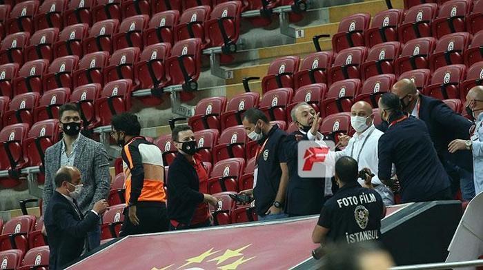 Galatasaray - Gaziantep maçında kavga Necati Ateş çılgına döndü