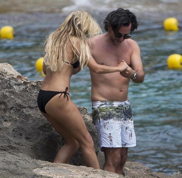 Rafael van der Vaartın eski eşi Sylvie Meis ile Niclas Castello sahilde aşka geldi