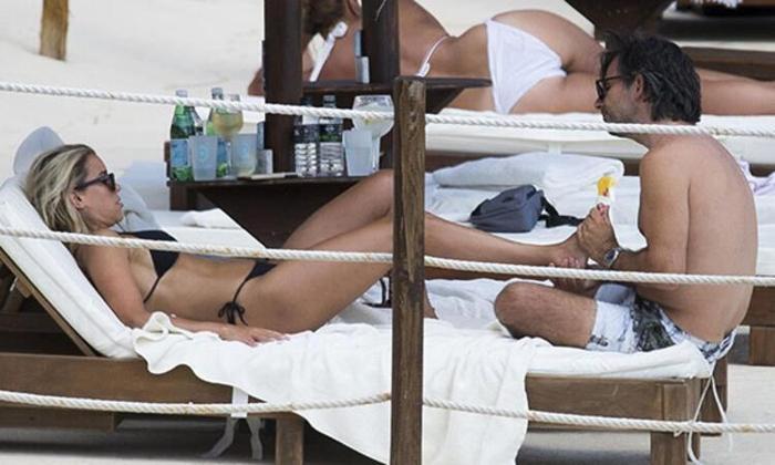 Rafael van der Vaartın eski eşi Sylvie Meis ile Niclas Castello sahilde aşka geldi