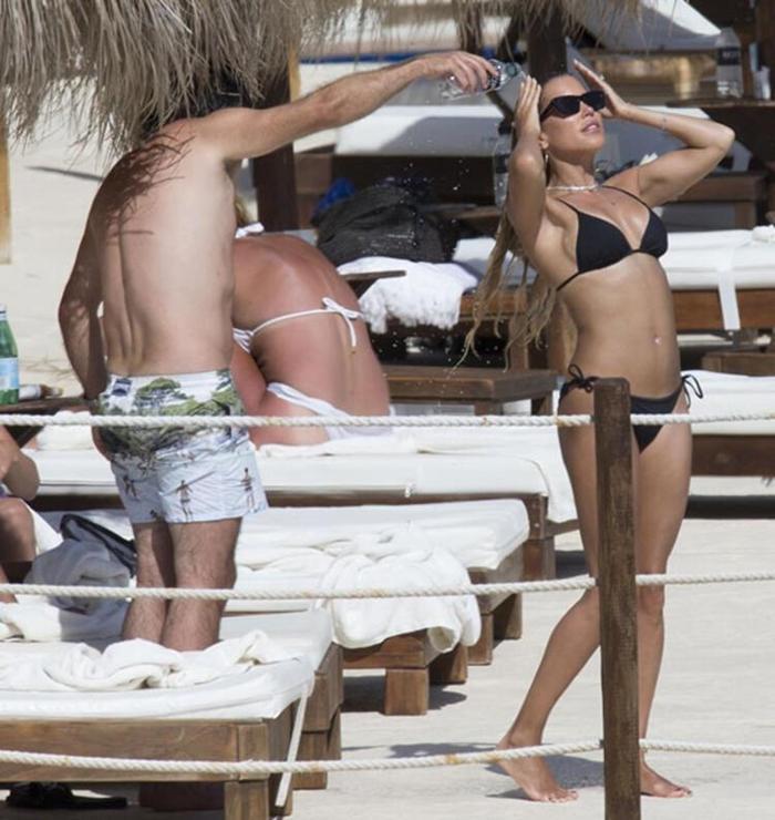 Rafael van der Vaartın eski eşi Sylvie Meis ile Niclas Castello sahilde aşka geldi