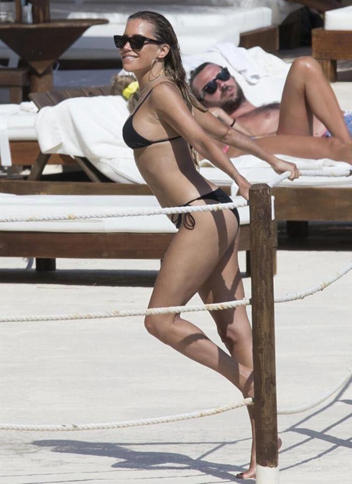 Rafael van der Vaartın eski eşi Sylvie Meis ile Niclas Castello sahilde aşka geldi