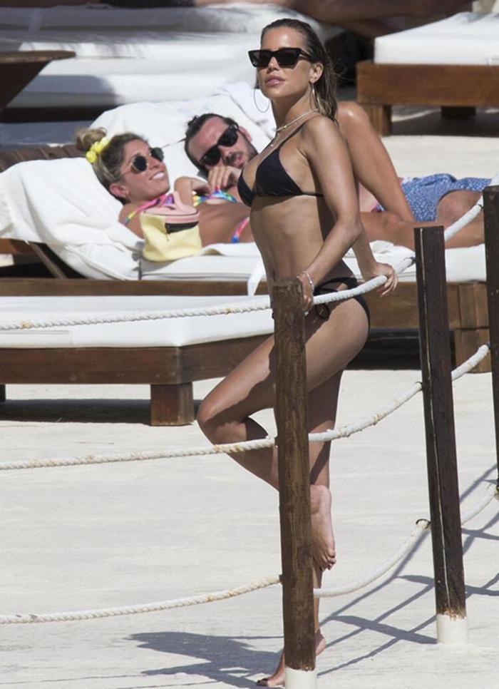 Rafael van der Vaartın eski eşi Sylvie Meis ile Niclas Castello sahilde aşka geldi