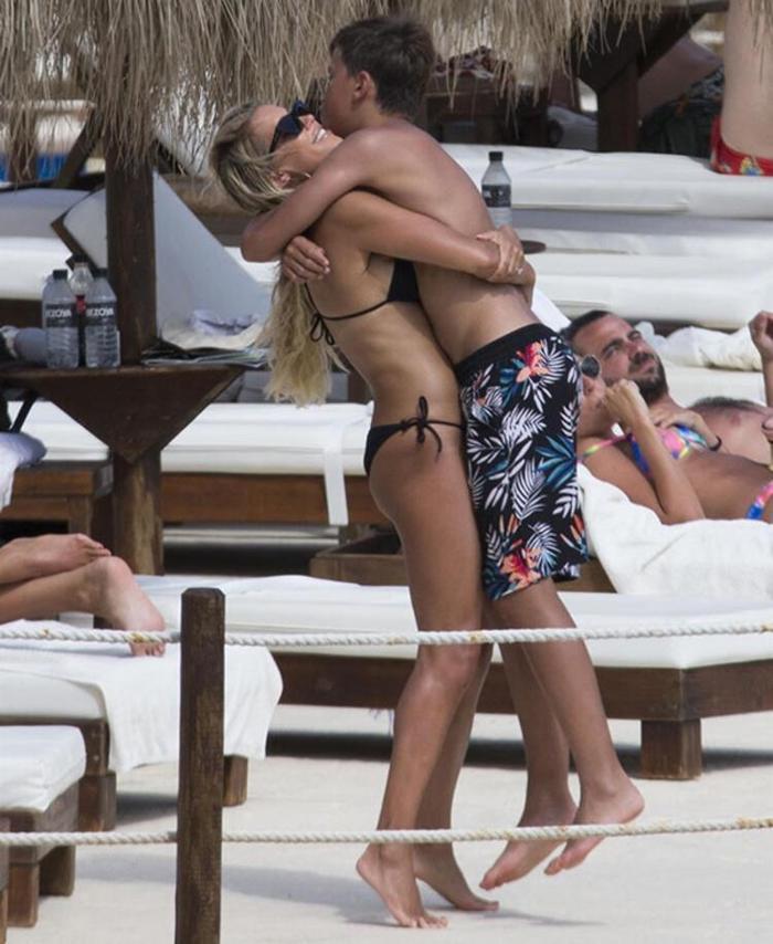 Rafael van der Vaartın eski eşi Sylvie Meis ile Niclas Castello sahilde aşka geldi